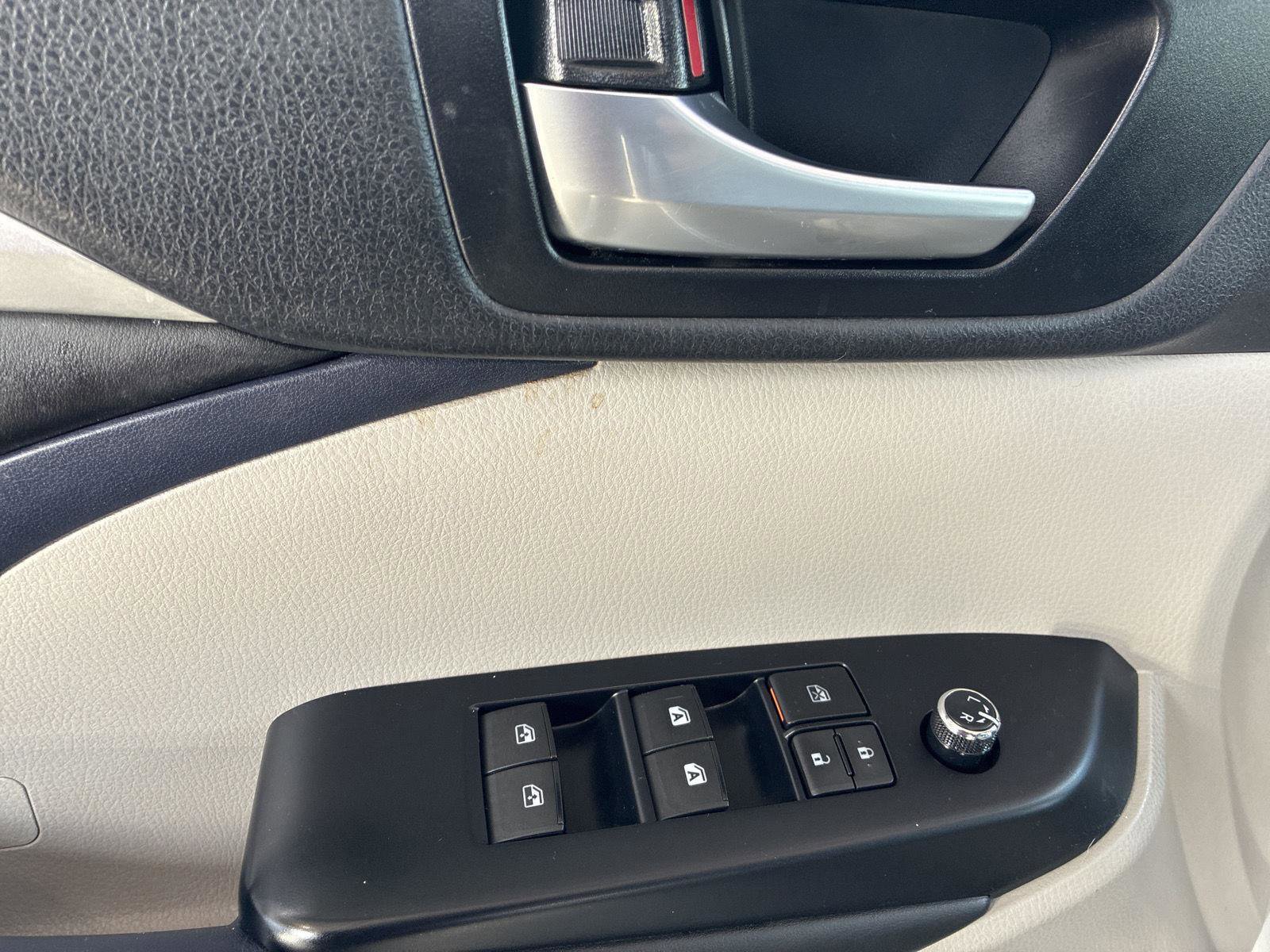 Used 2019 Toyota Highlander XLE AWD/4WD image 20
