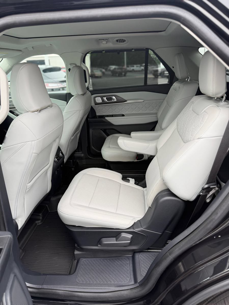 Used 2025 Ford Explorer Platinum w/ LUX Leather Package AWD/4WD image 11