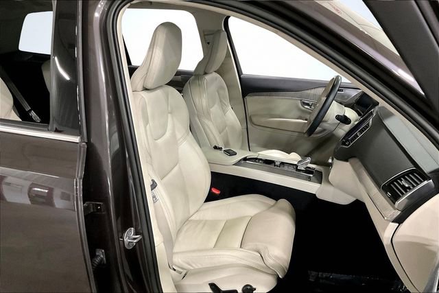 Certified 2023 Volvo XC90 B6 Ultimate w/ Lounge Package image 8