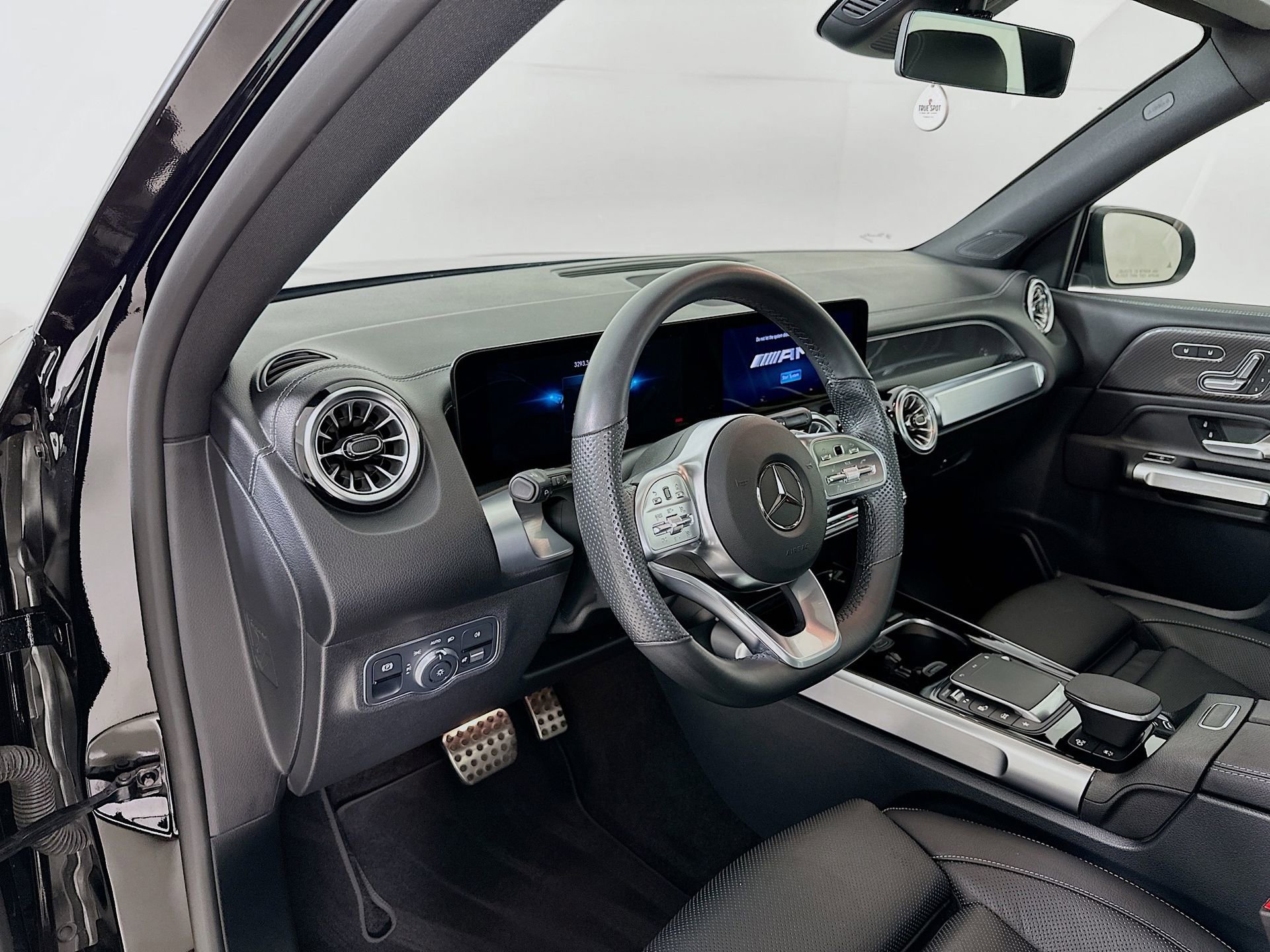 Used 2022 Mercedes-Benz GLB 35 AMG 4MATIC image 10