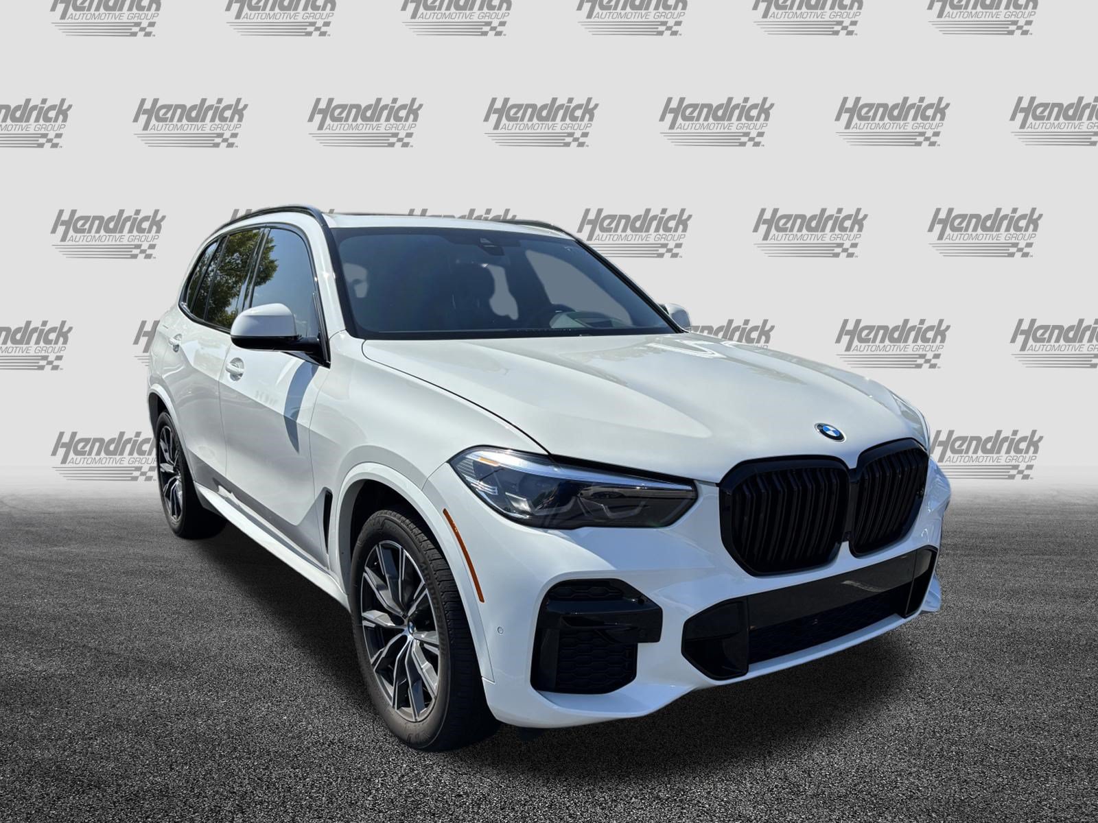 Used 2022 BMW X5 xDrive40i w/ M Sport Package AWD/4WD image 2