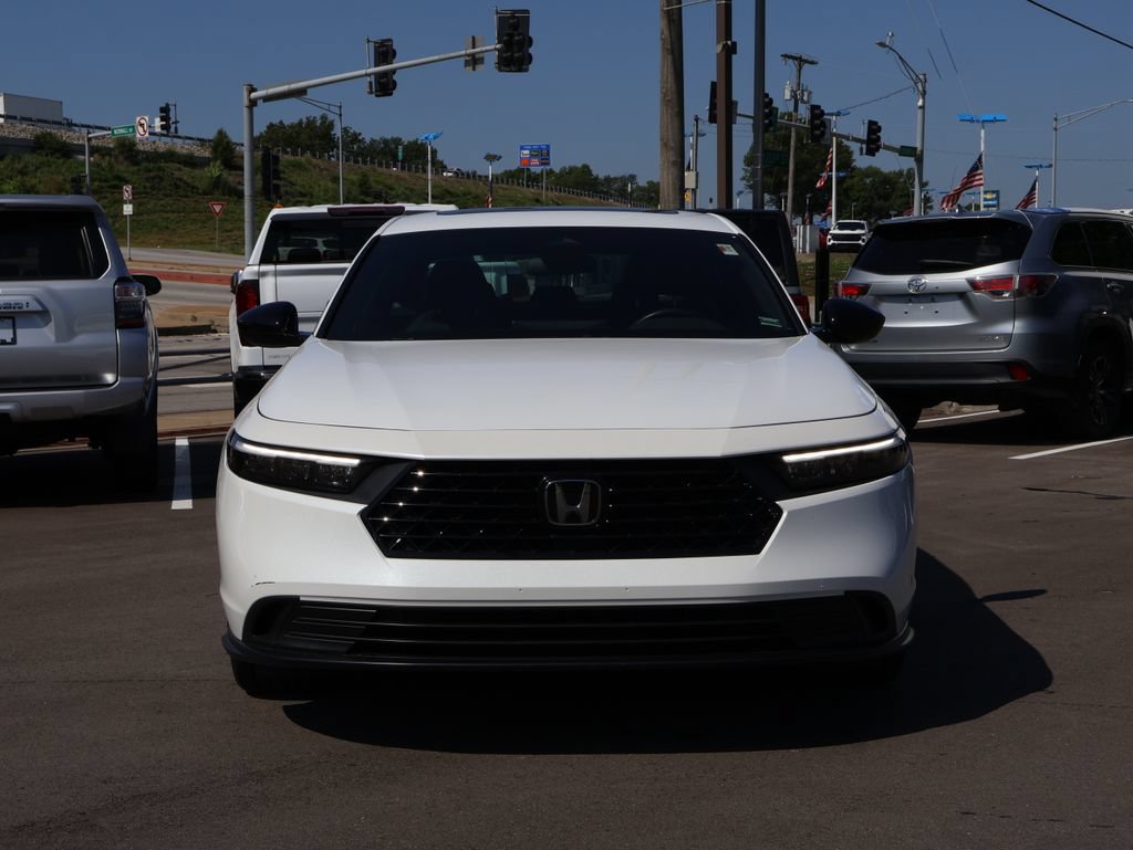Used 2023 Honda Accord Sport image 2
