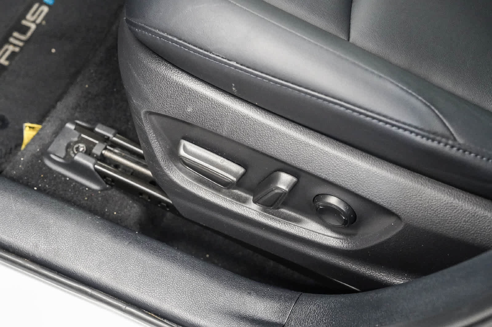 Used 2018 Toyota Prius Prime Premium w/ Carpet Mat Package FWD image 22