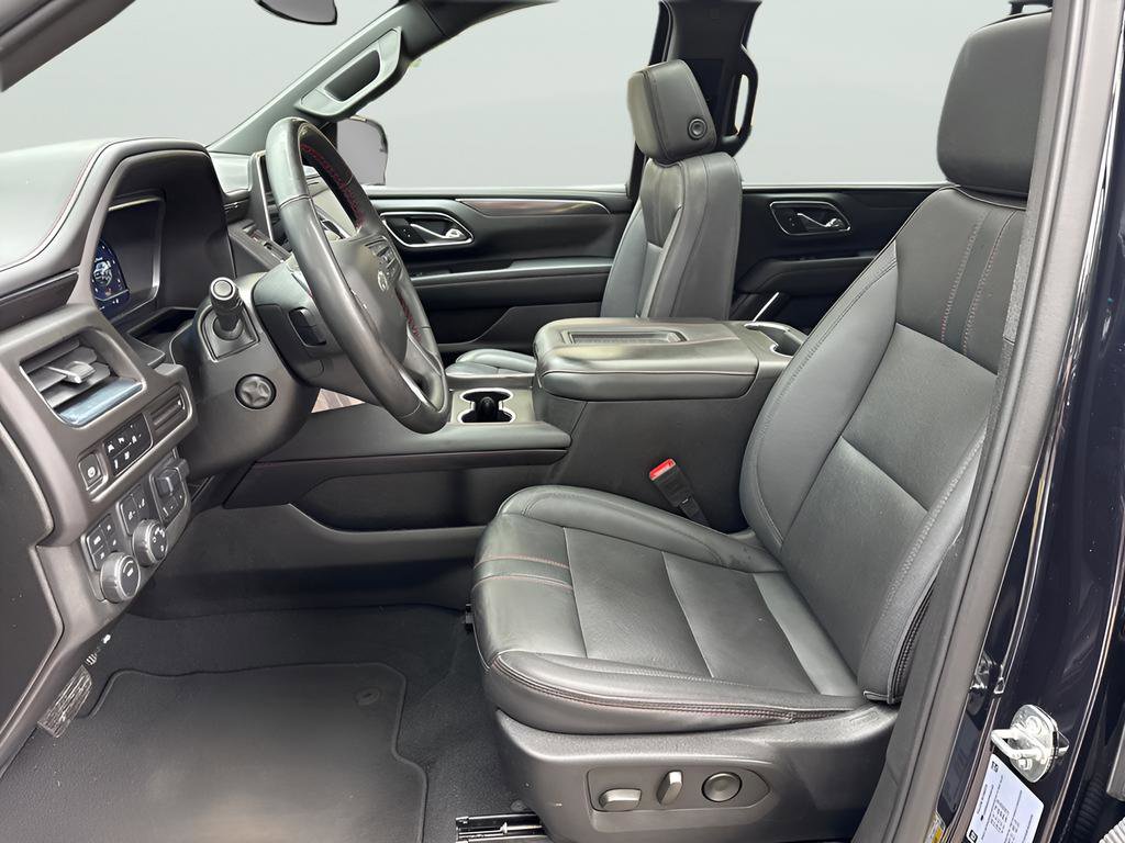 Used 2023 Chevrolet Suburban RST w/ Luxury Package AWD/4WD image 17