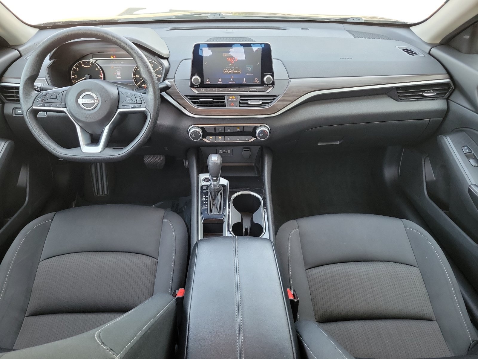 Used 2024 Nissan Altima 2.5 SV FWD image 11