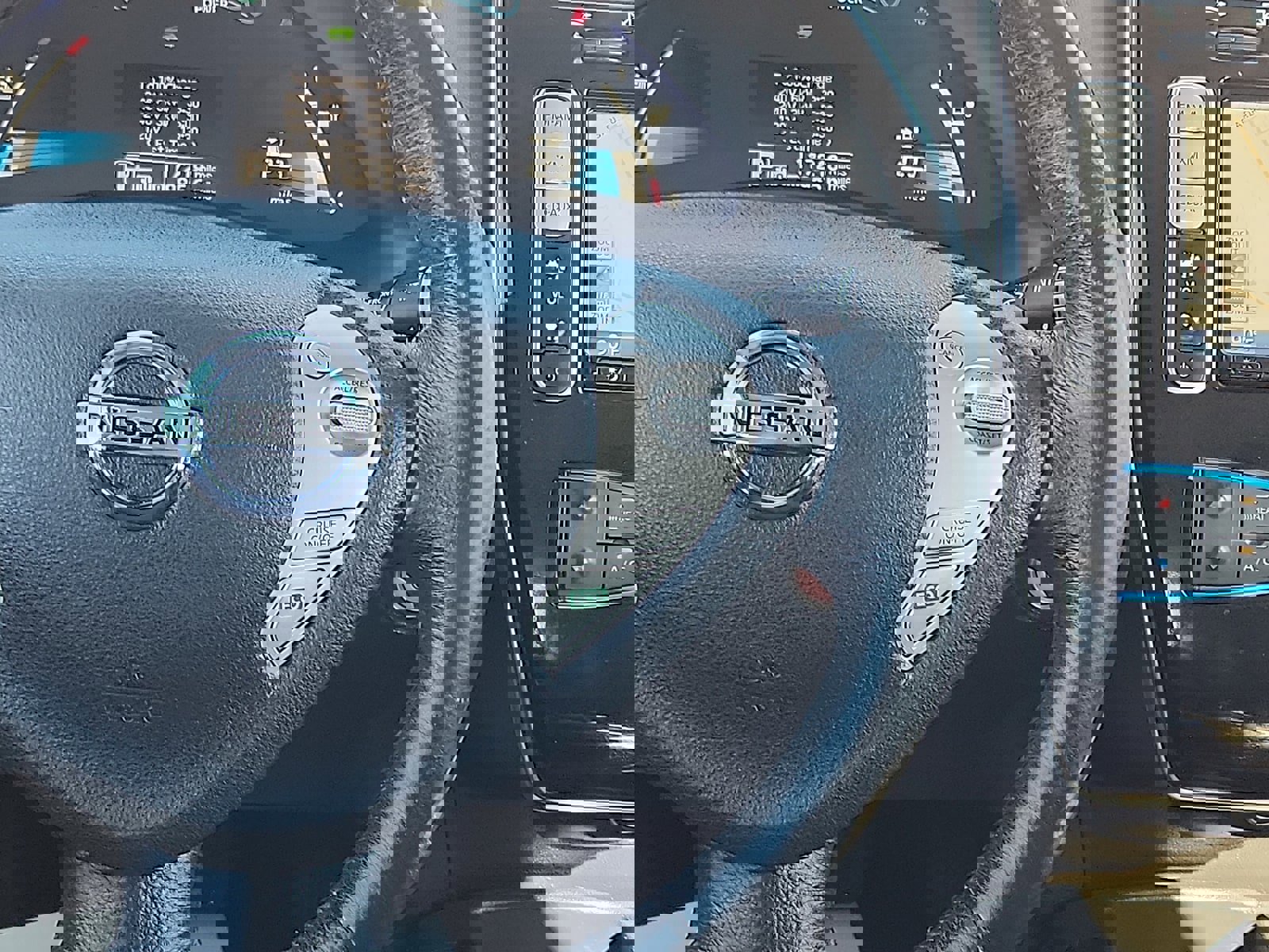 Used 2015 Nissan Leaf SL w/ Premium Package image 16