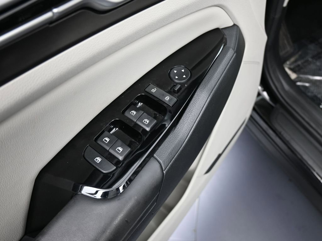 Used 2024 Kia Sportage EX image 13