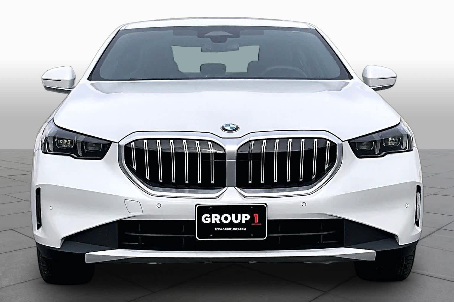 Used 2025 BMW 530i xDrive AWD/4WD image 3