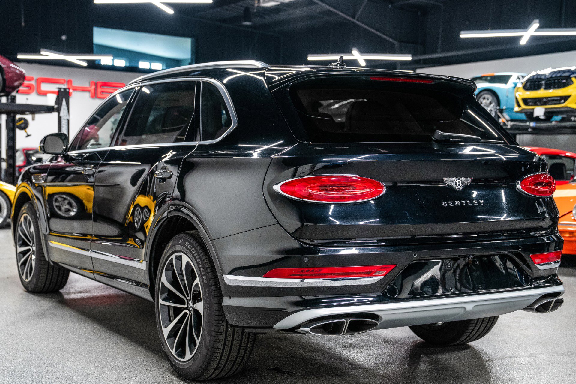 Used 2024 Bentley Bentayga Extended Wheelbase image 6