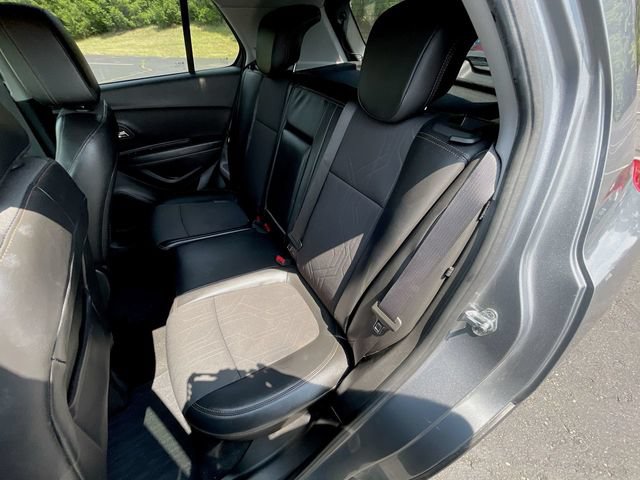 Used 2019 Chevrolet Trax LT w/ LT Convenience Package FWD image 23