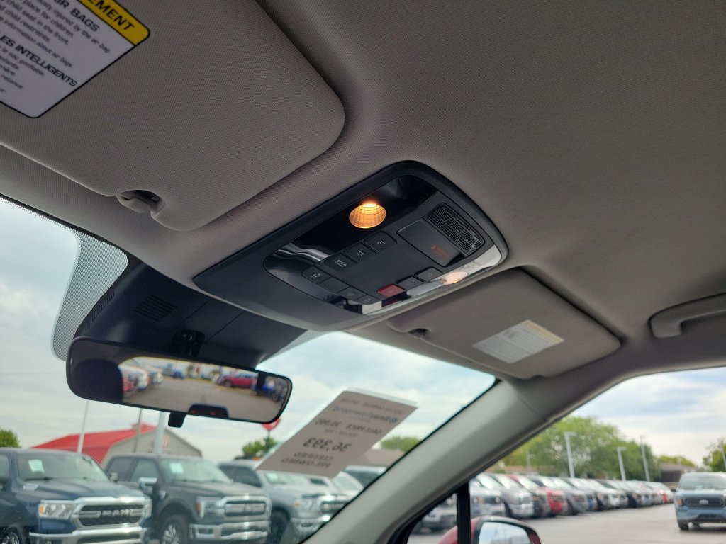 Used 2026 Kia Carnival FWD image 31