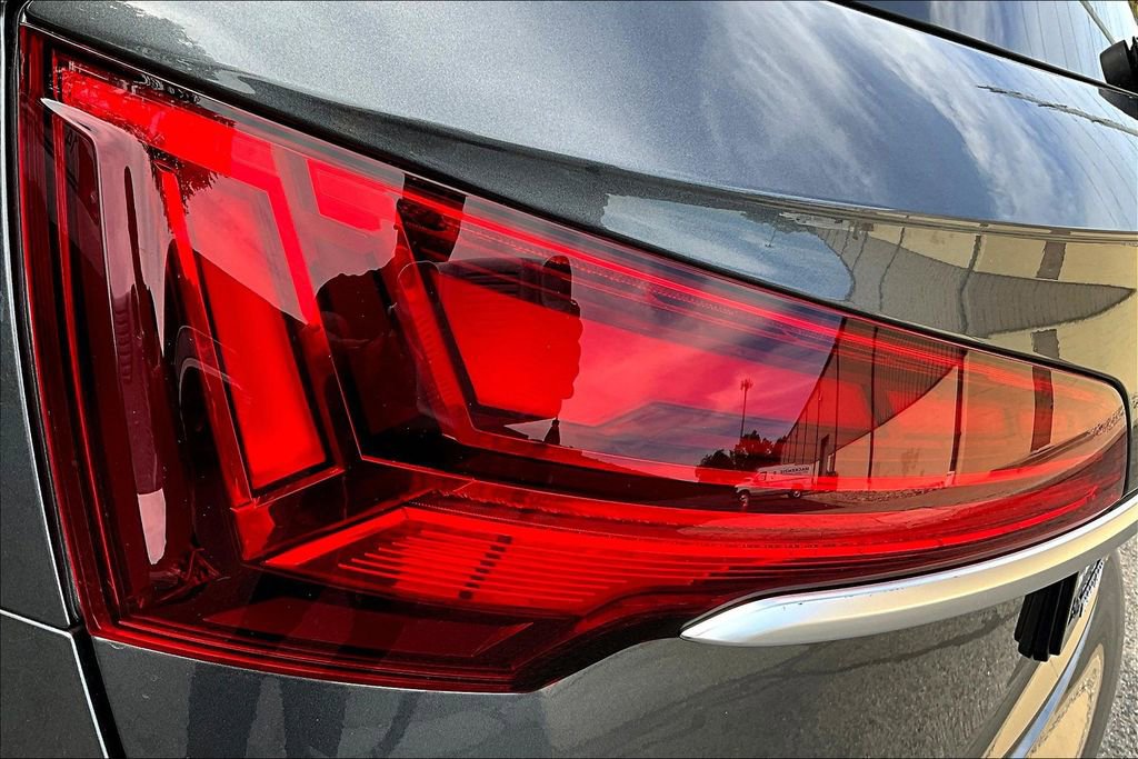 Used 2023 Audi Q5 2.0T Premium w/ Convenience Package image 24