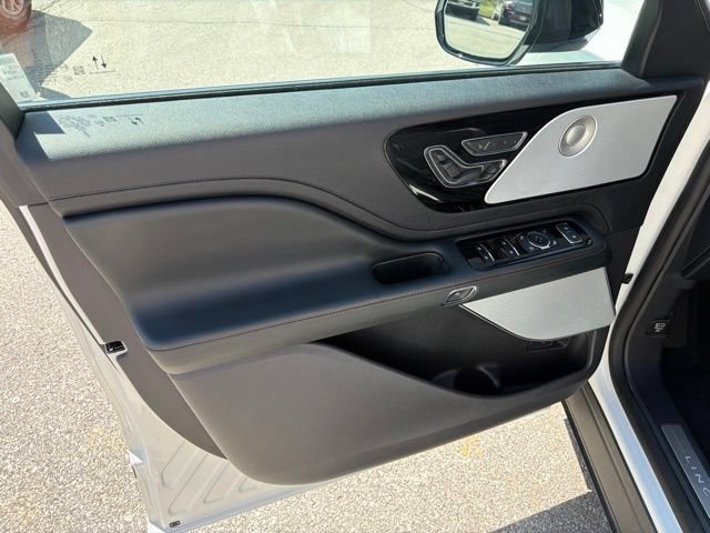 Certified 2025 Lincoln Aviator Reserve w/ Equipment Group 201A AWD/4WD image 24