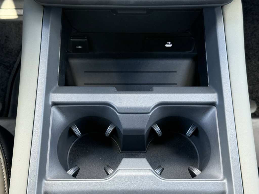 New 2026 Land Rover Defender 110 X-Dynamic SE image 21