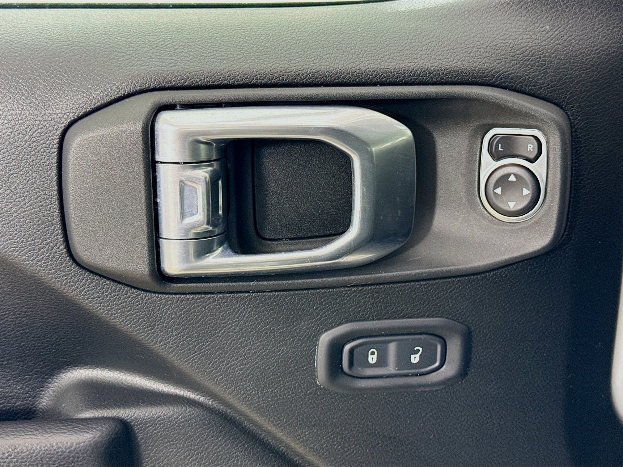 Used 2022 Jeep Wrangler Unlimited Sport image 17