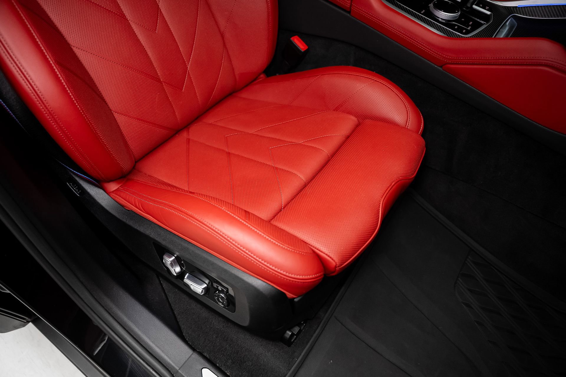 Used 2023 BMW XM w/ M Driver's Package image 69