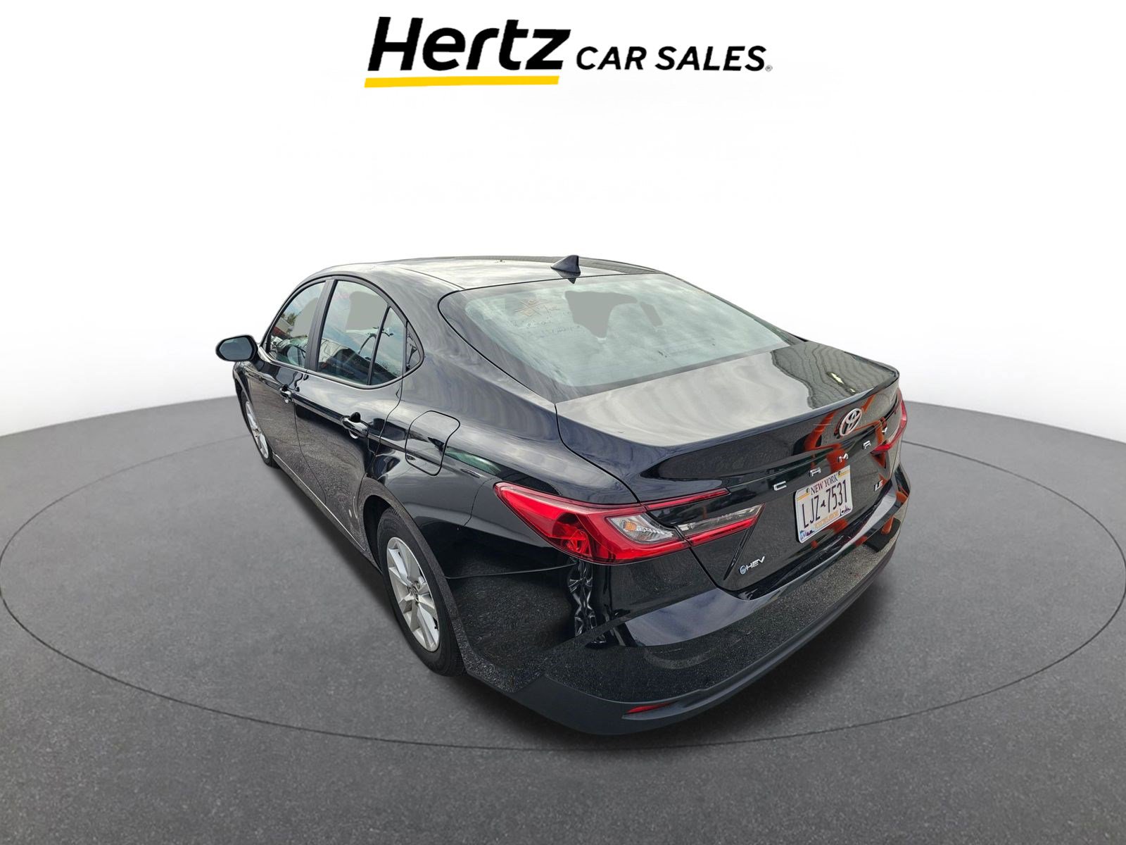 Used 2025 Toyota Camry LE image 4