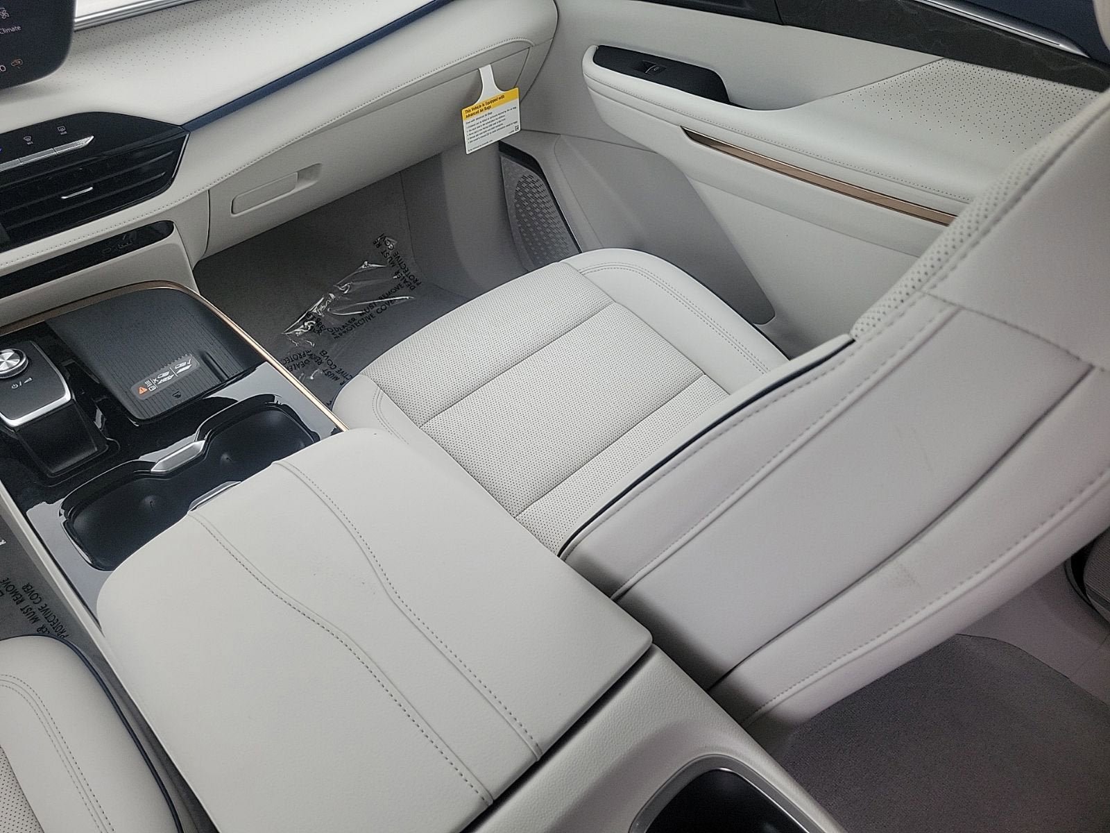 New 2026 Buick Enclave Avenir w/ Super Cruise Package FWD image 13