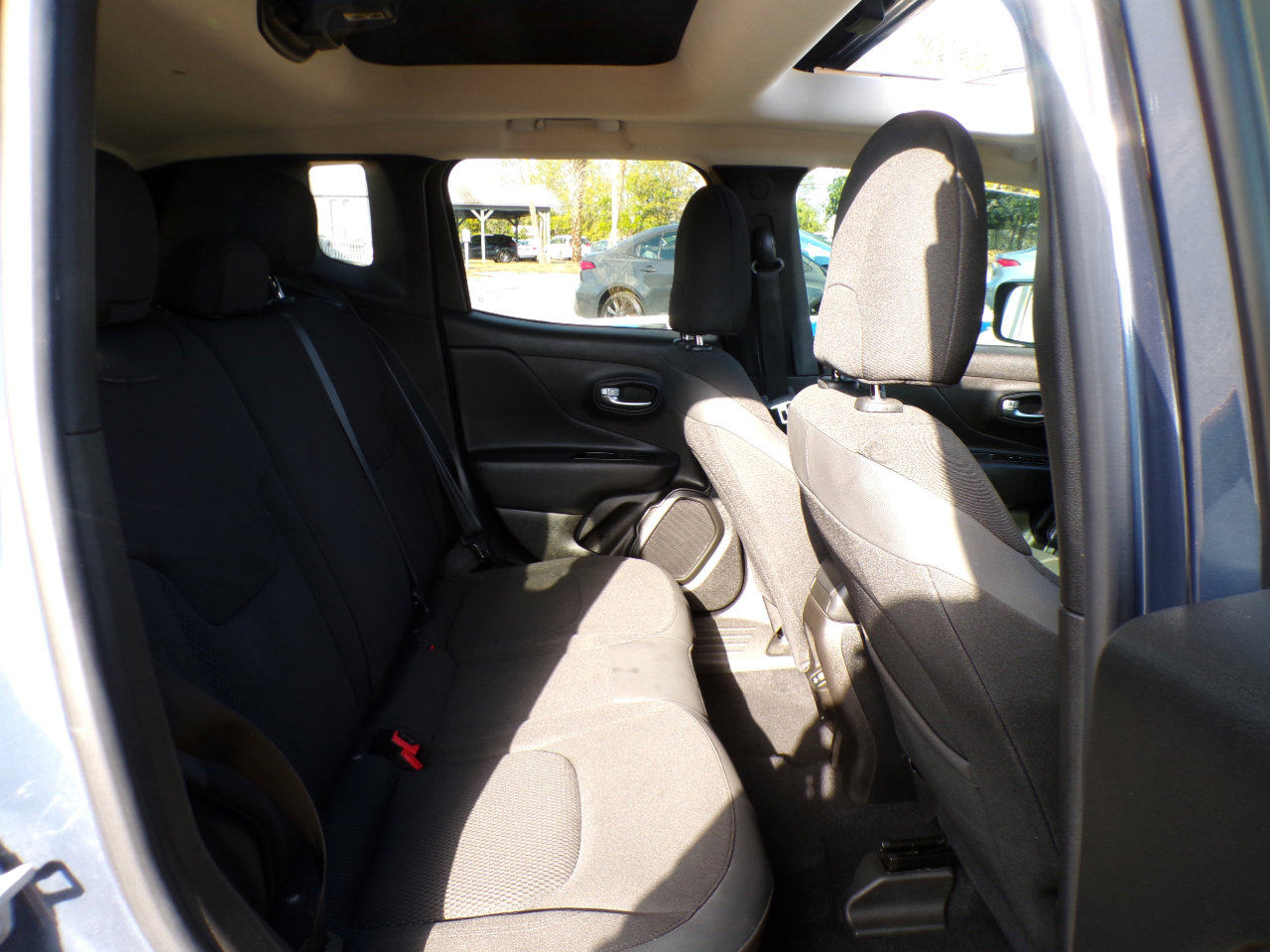 Used 2020 Jeep Renegade Altitude image 27