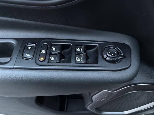 Used 2023 Jeep Renegade Latitude AWD/4WD image 14