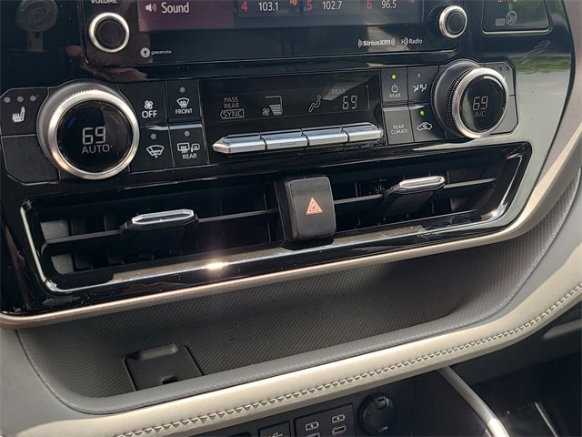 Used 2022 Toyota Highlander XLE image 34