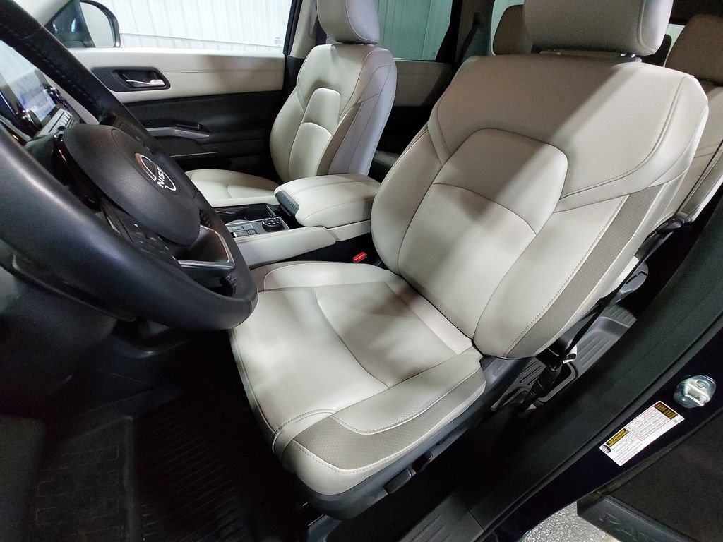 Used 2023 Nissan Pathfinder SL image 15
