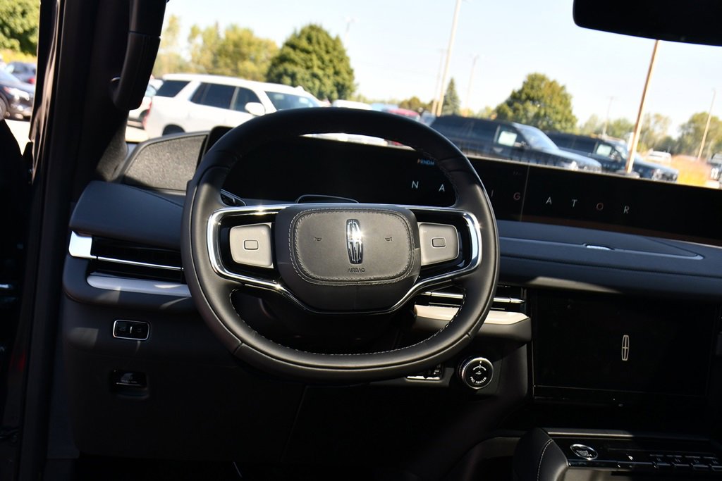 New 2025 Lincoln Navigator Reserve w/ Jet Appearance Package image 12