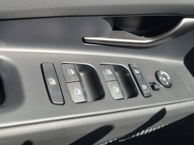 New 2026 Hyundai Elantra Sport FWD image 17