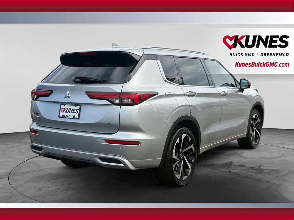 Used 2023 Mitsubishi Outlander SEL AWD/4WD image 6