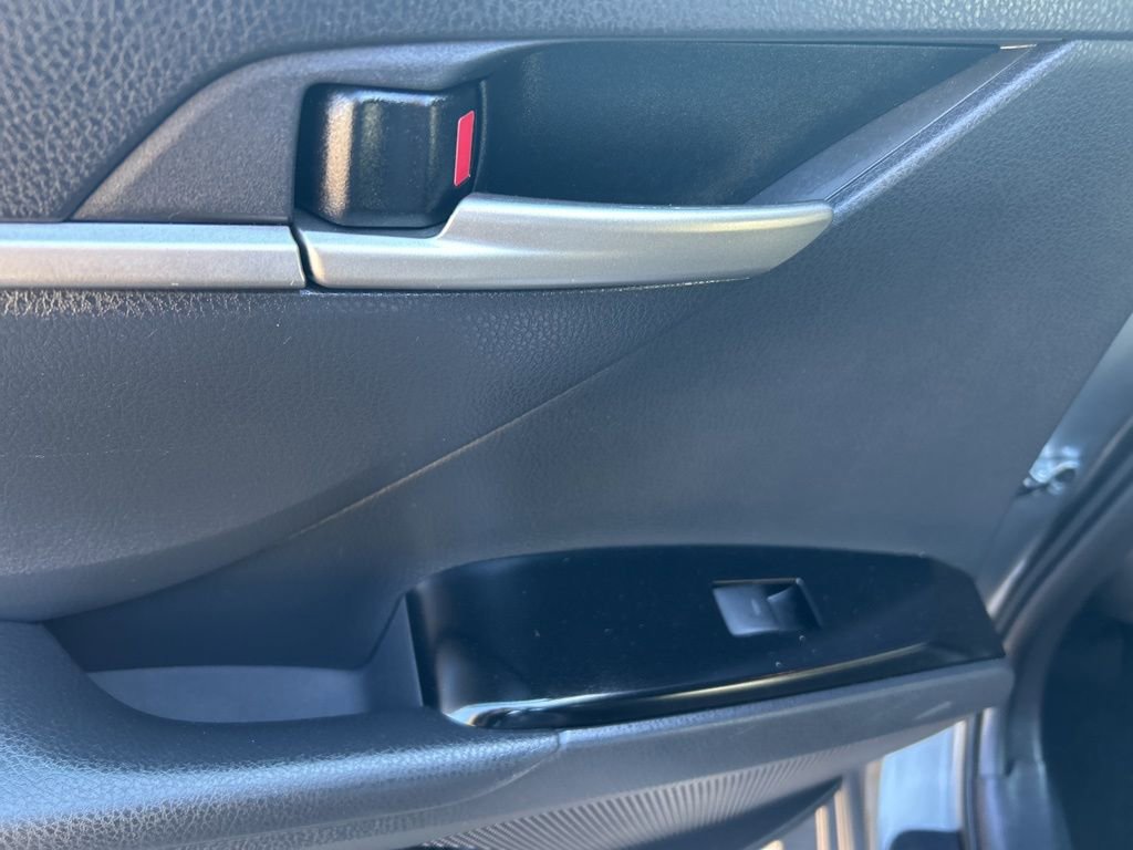 Used 2025 Toyota Camry SE image 16