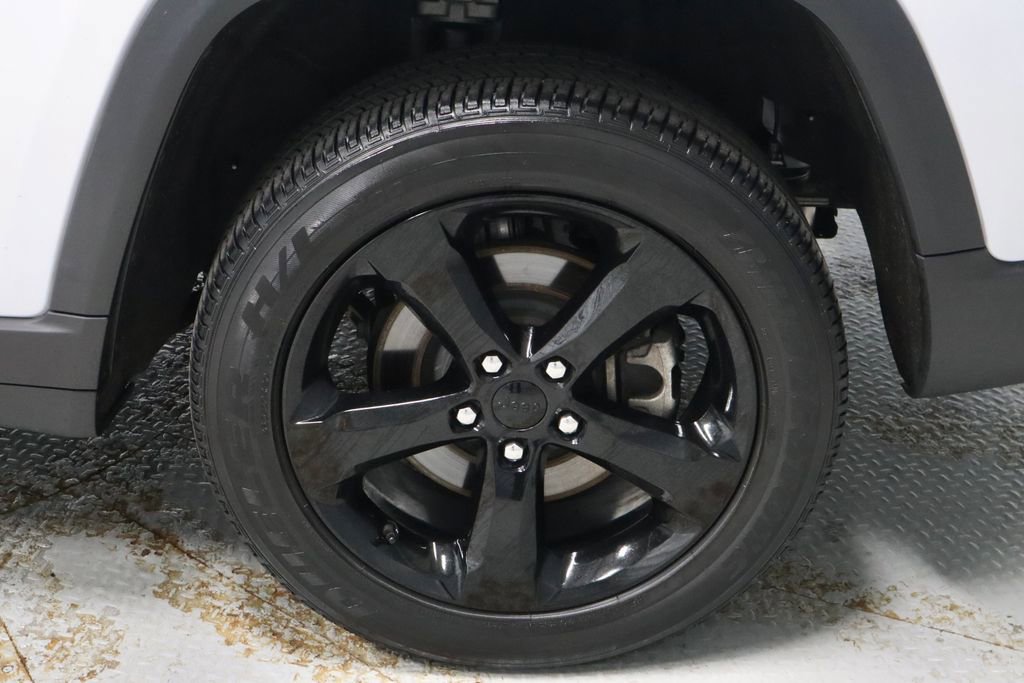 Used 2023 Jeep Grand Cherokee L Laredo AWD/4WD image 19