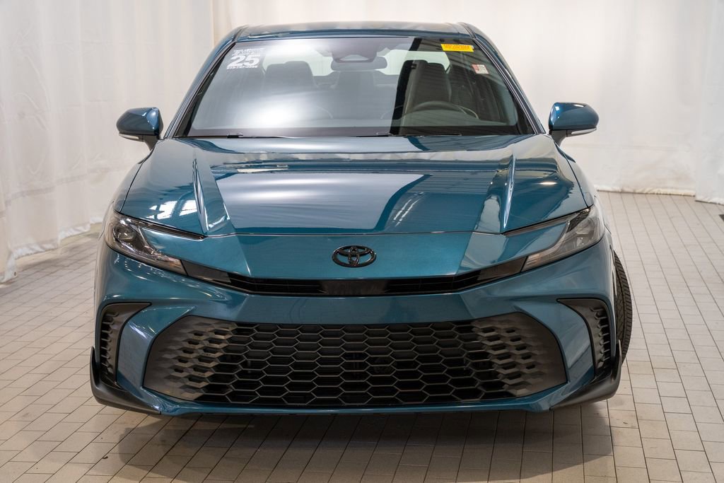 Used 2025 Toyota Camry SE image 2