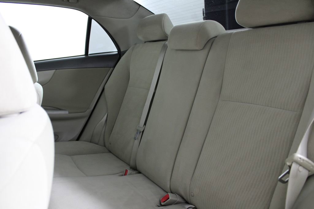 Used 2010 Toyota Corolla LE FWD image 17