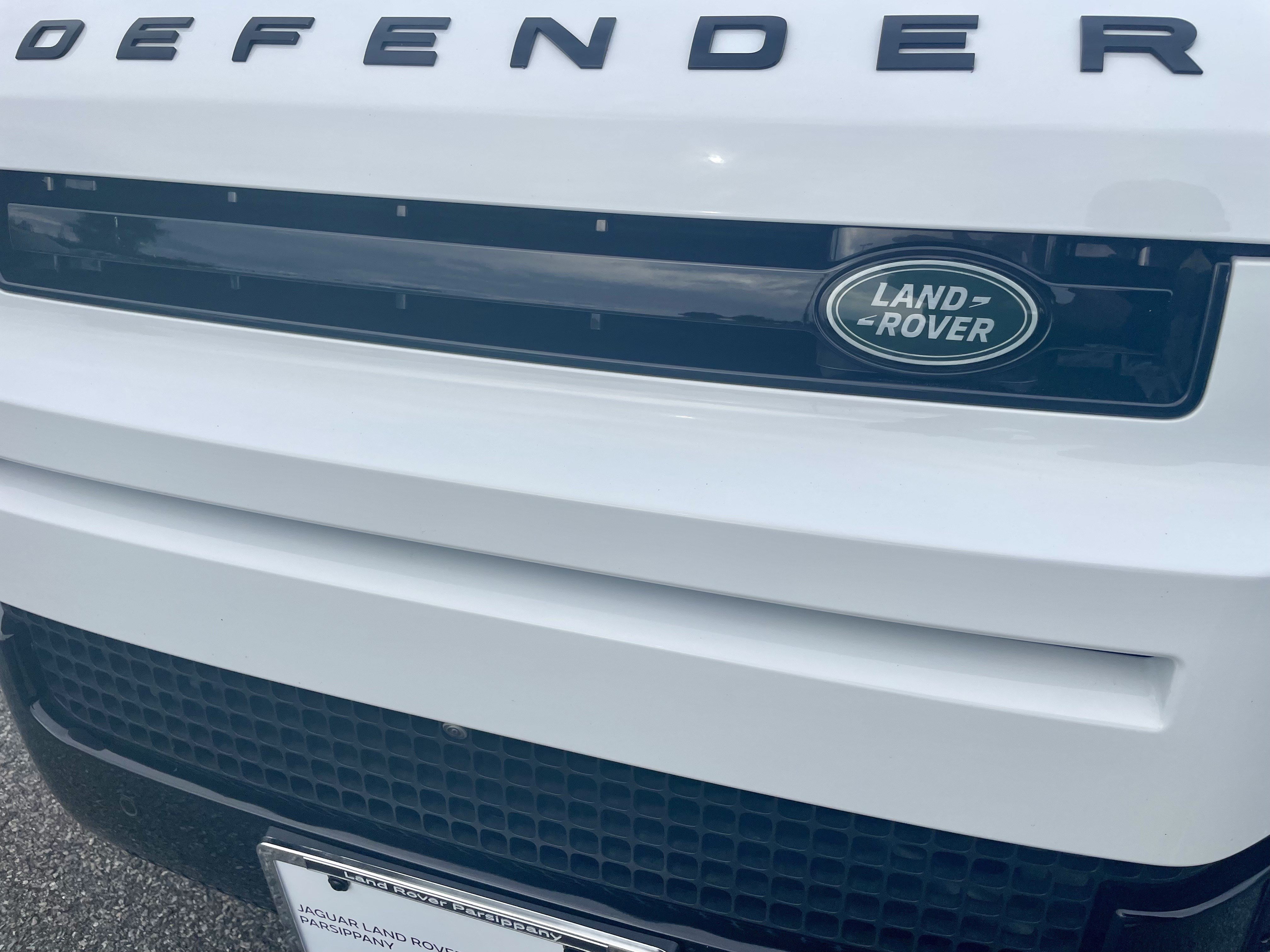 Certified 2025 Land Rover Defender 110 V8 AWD/4WD image 33