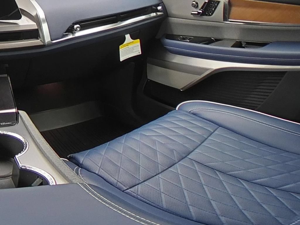 New 2026 Cadillac Vistiq Premium Luxury w/ LPO, Floor Liner Package AWD/4WD image 14