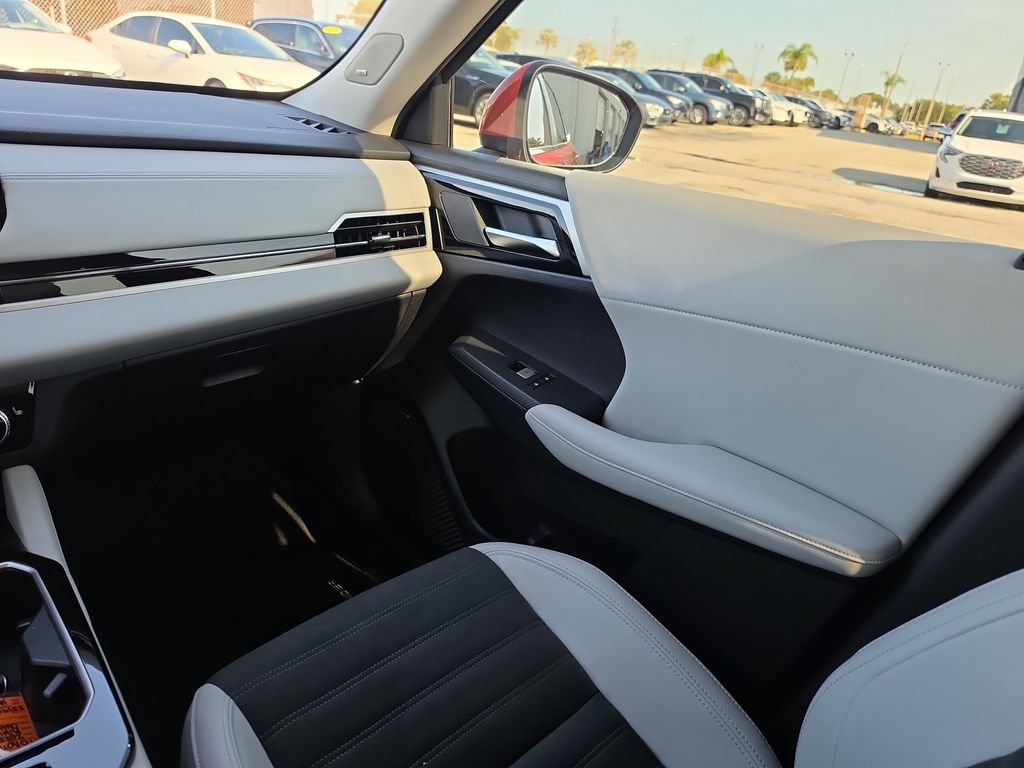 Used 2025 Mitsubishi Outlander SE FWD image 11