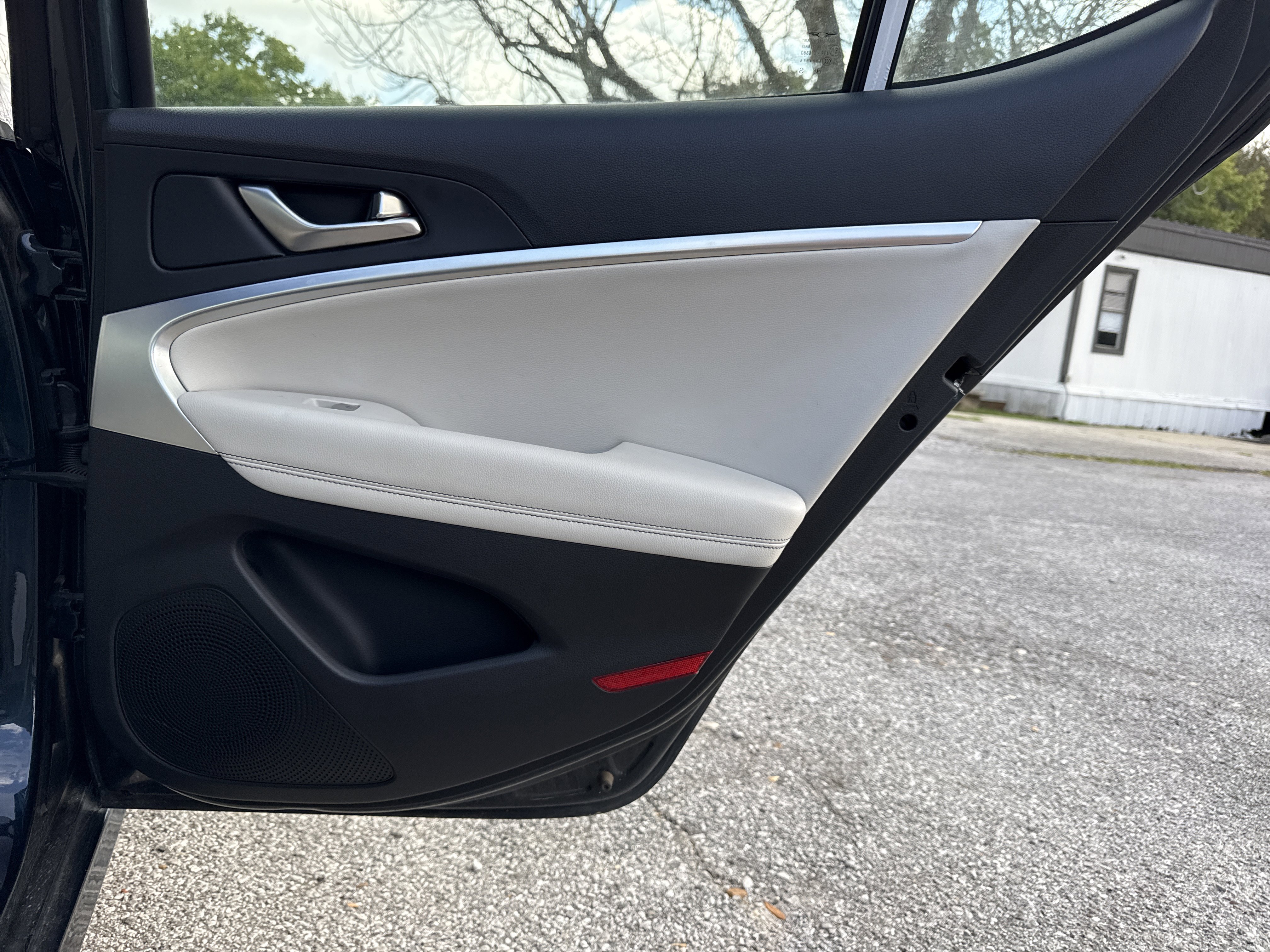 Used 2024 Genesis G70 2.5T image 28