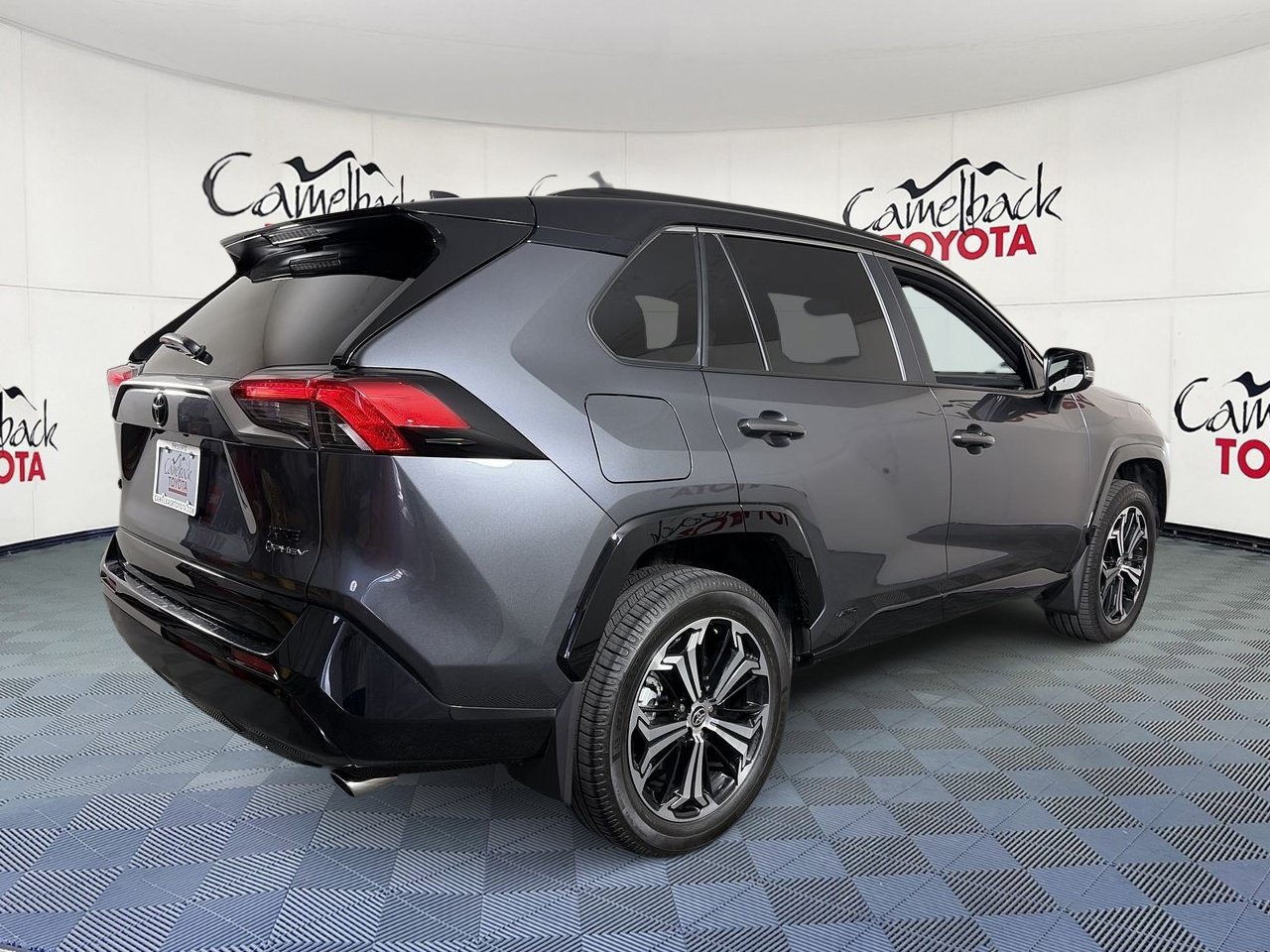 Used 2025 Toyota RAV4 XSE AWD/4WD image 8