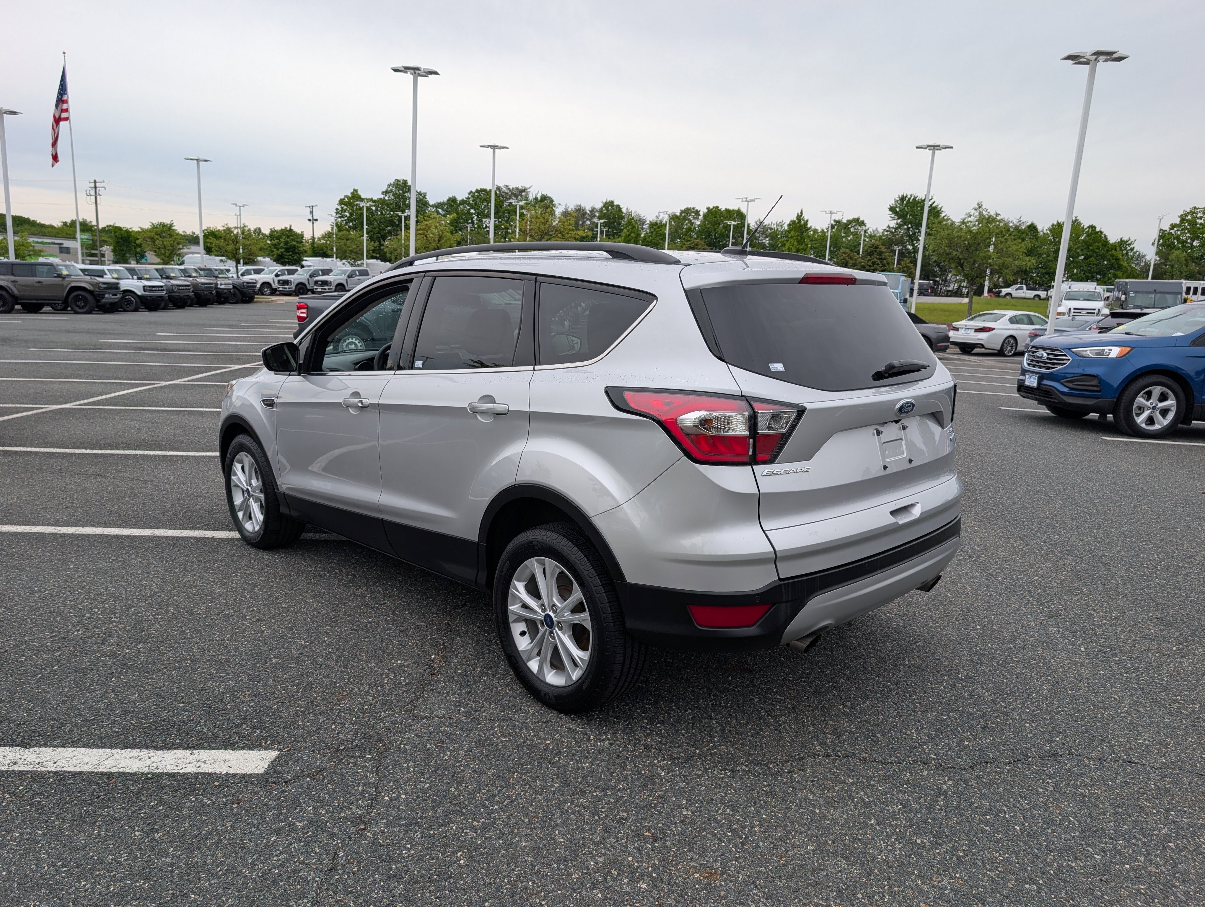 Used 2017 Ford Escape SE w/ Equipment Group 201A AWD/4WD image 5