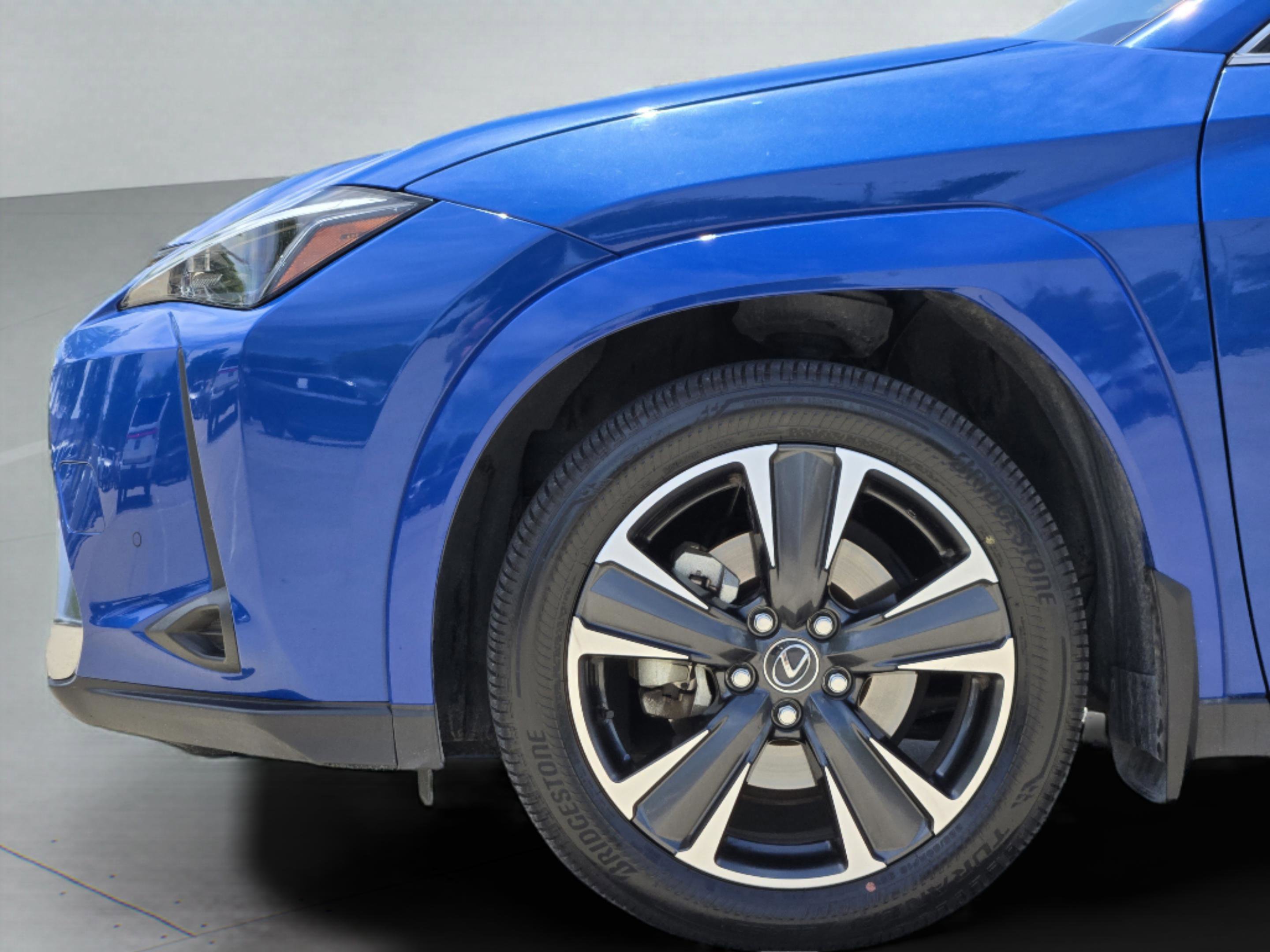 Used 2025 Lexus UX 300h FWD w/ Cold Area Package image 37