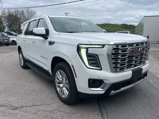 Used 2025 GMC Yukon XL Denali AWD/4WD image 3