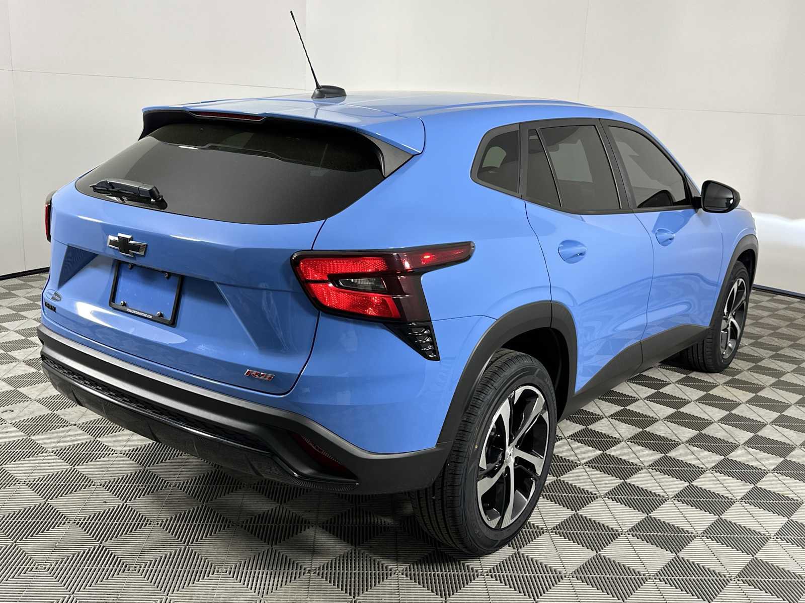 Used 2024 Chevrolet Trax RS w/ Sunroof Package FWD image 7