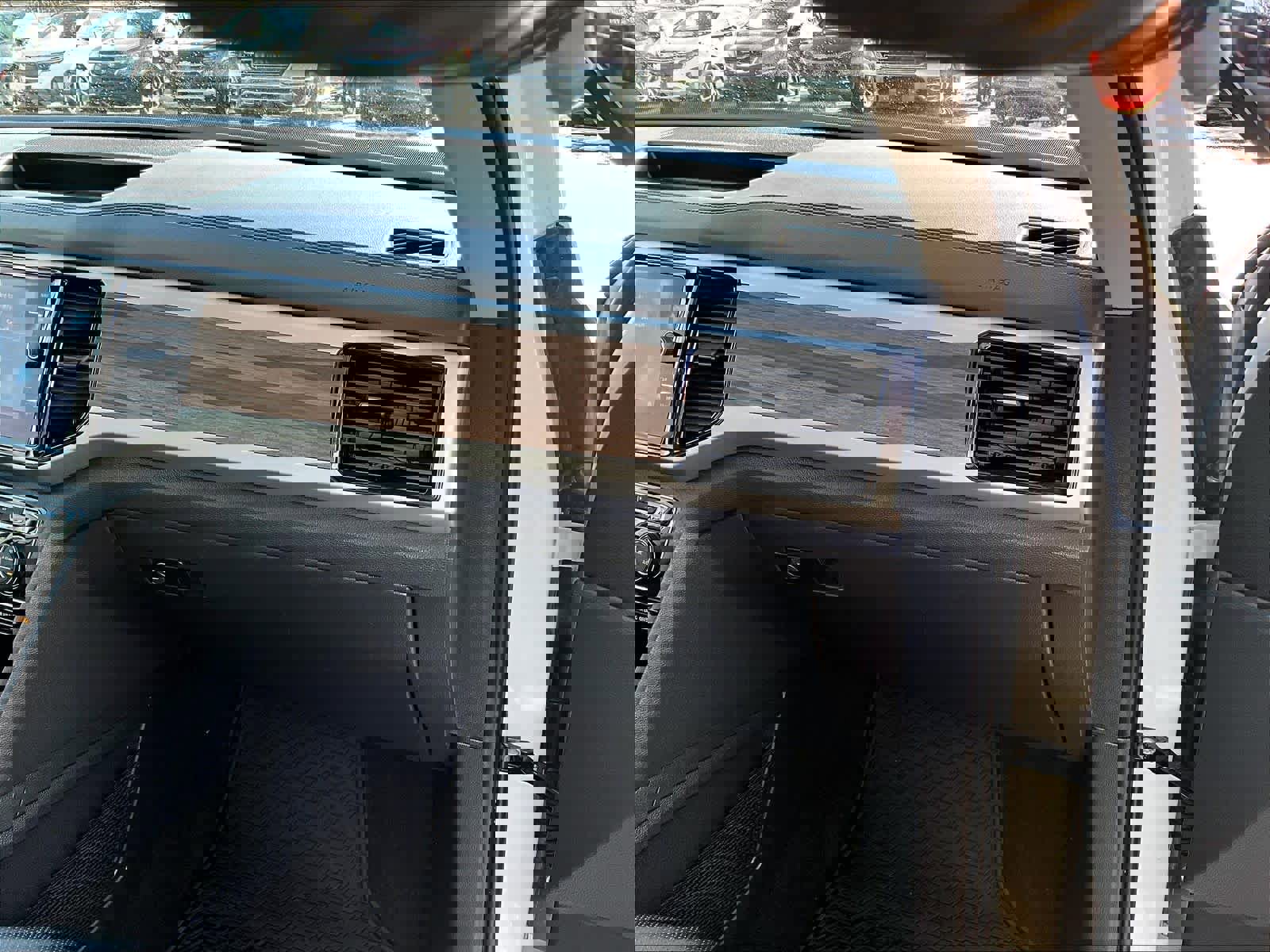 Used 2021 Volkswagen Atlas SEL Premium image 13