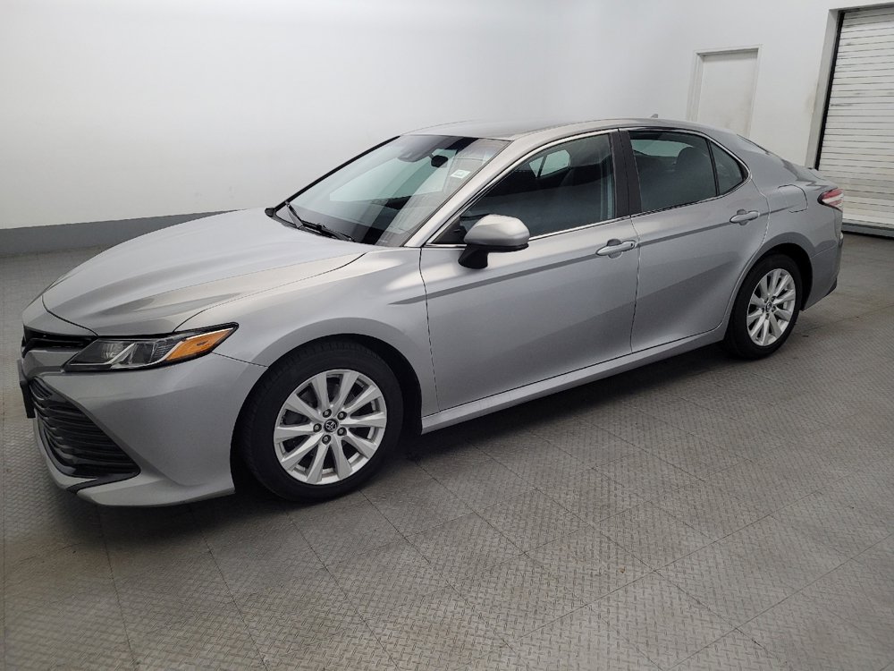Used 2019 Toyota Camry LE image 2