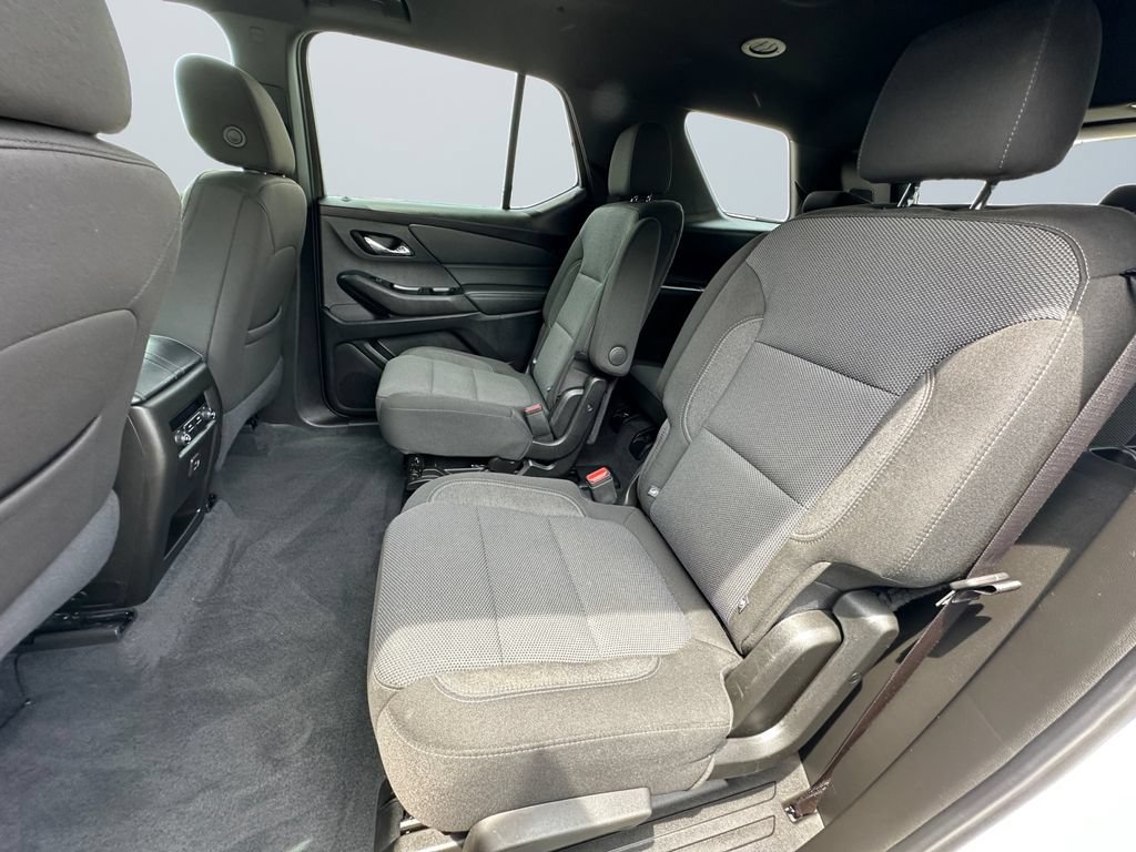 Used 2023 Chevrolet Traverse LT FWD image 13