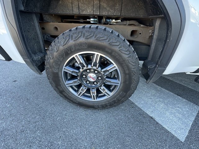 Used 2024 GMC Sierra 1500 AT4 w/ Technology Package image 5