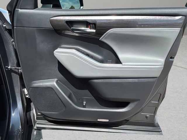 Used 2023 Toyota Highlander Platinum FWD image 9