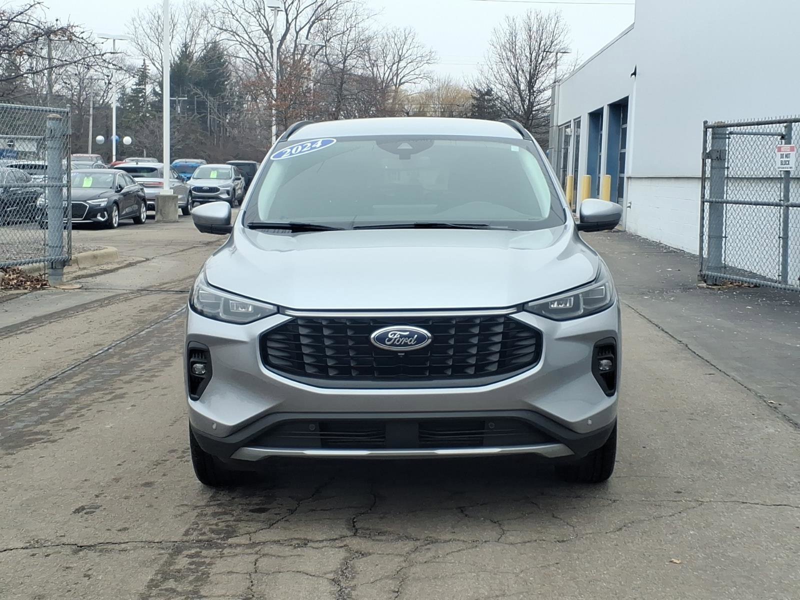 Certified 2024 Ford Escape Platinum image 2