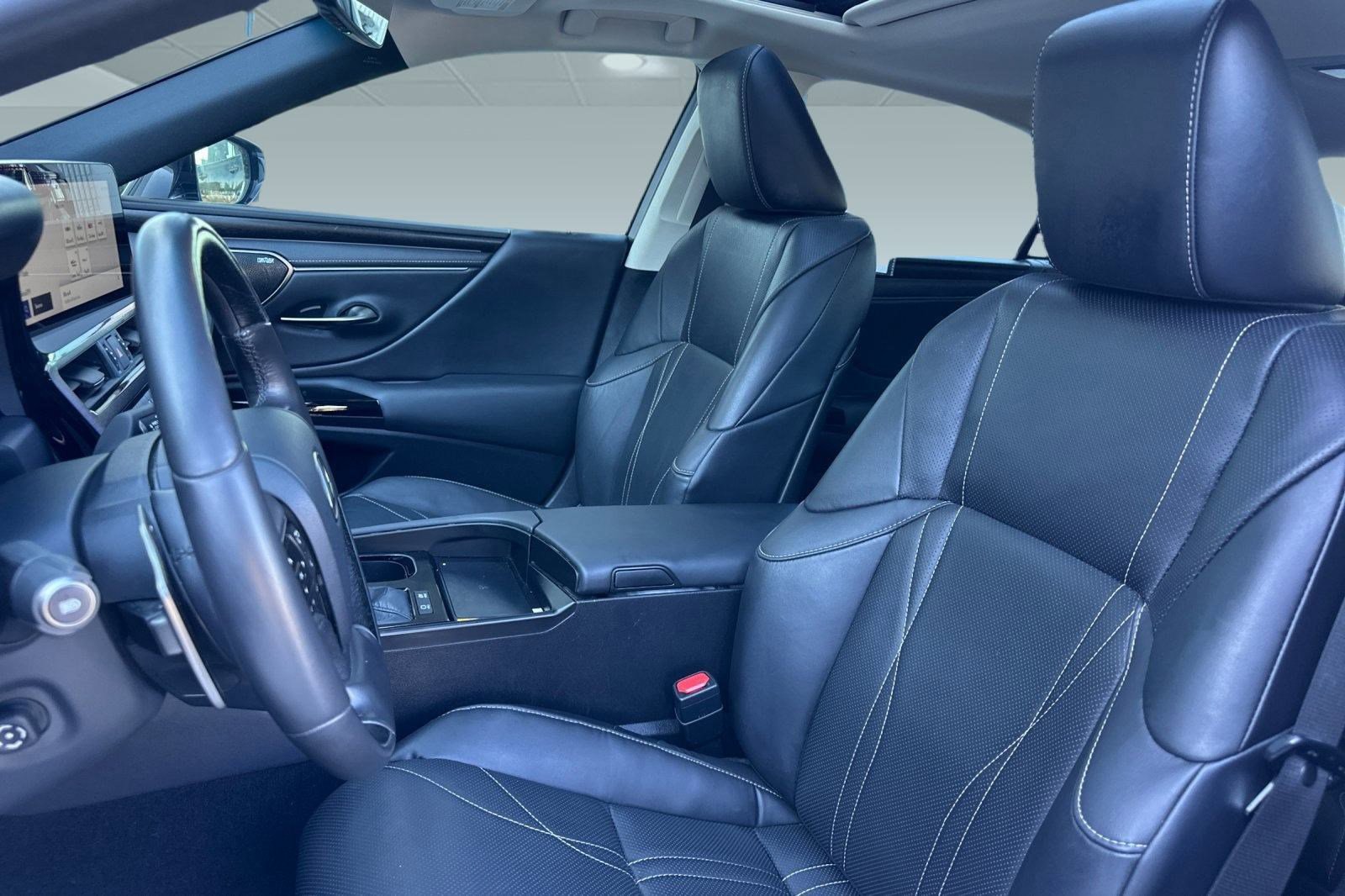 Certified 2025 Lexus ES 300h w/ Luxury Package image 22