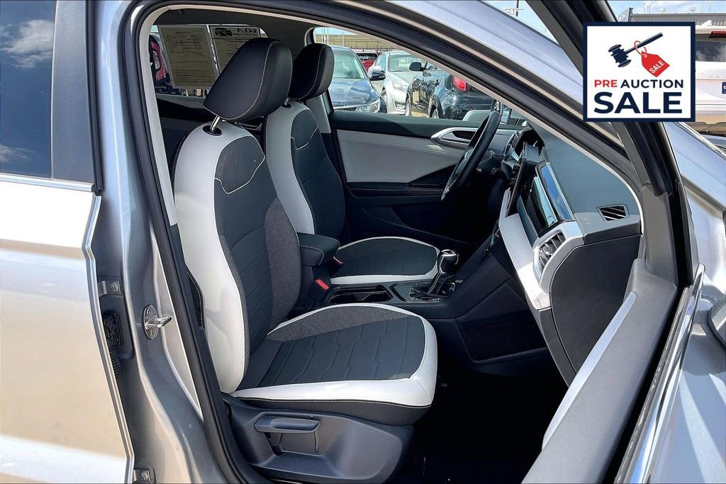 Used 2025 Volkswagen Taos SE FWD image 7
